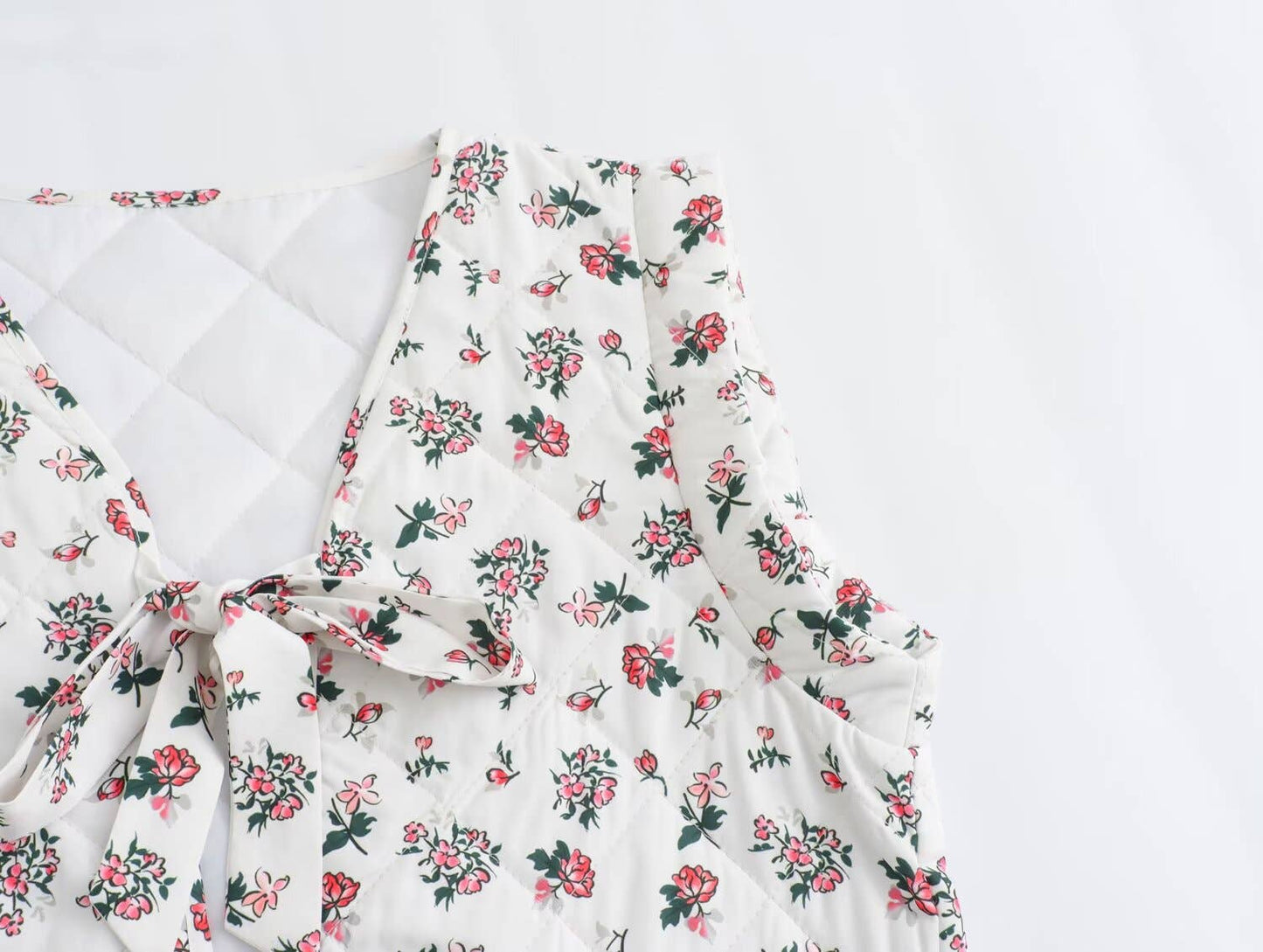 Little Rose Floral Ribbon Bow Tie Front Quilted Vest: Floral / M