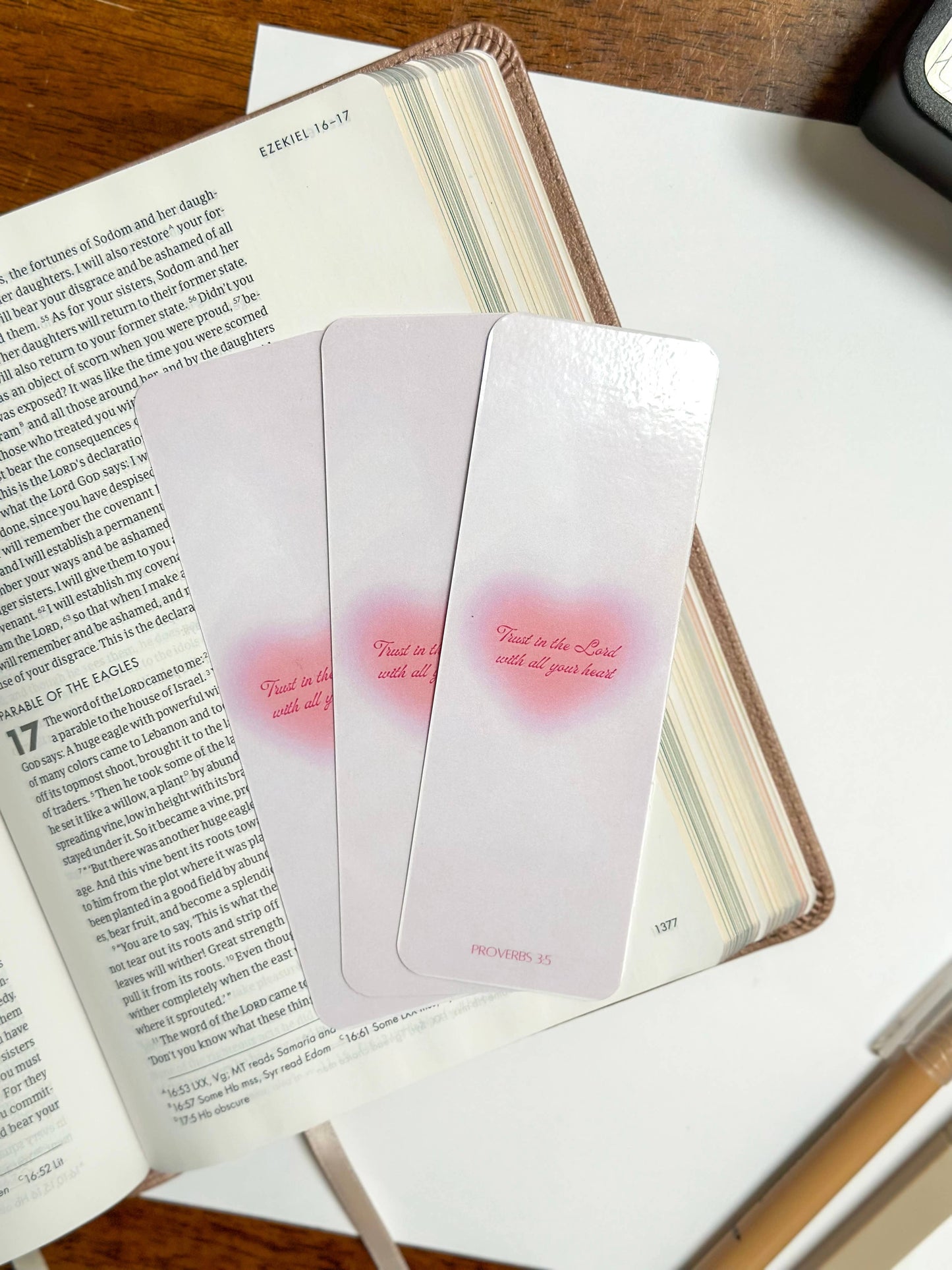 Proverbs 3:5 Bible verse bookmark: Pink